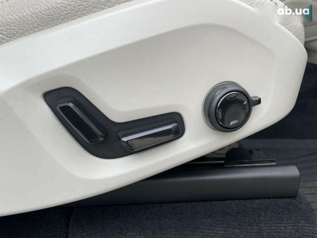Вольво ХС90, объемом двигателя 0 л и пробегом 65 тыс. км за 61900 $, фото 29 на Automoto.ua