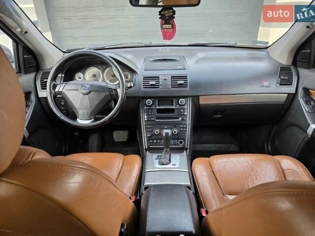 Серый Вольво ХС90, объемом двигателя 2.4 л и пробегом 273 тыс. км за 2650 $, фото 6 на Automoto.ua