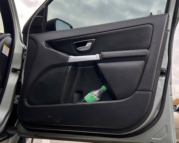 Серый Вольво ХС90, объемом двигателя 2.4 л и пробегом 250 тыс. км за 4200 $, фото 10 на Automoto.ua