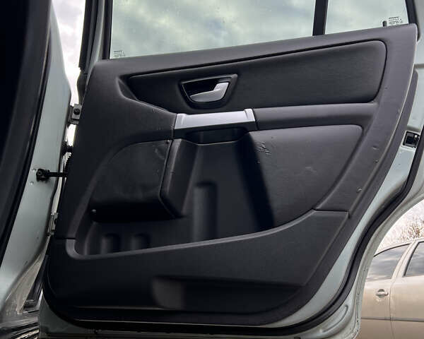 Серый Вольво ХС90, объемом двигателя 2.4 л и пробегом 250 тыс. км за 4200 $, фото 8 на Automoto.ua