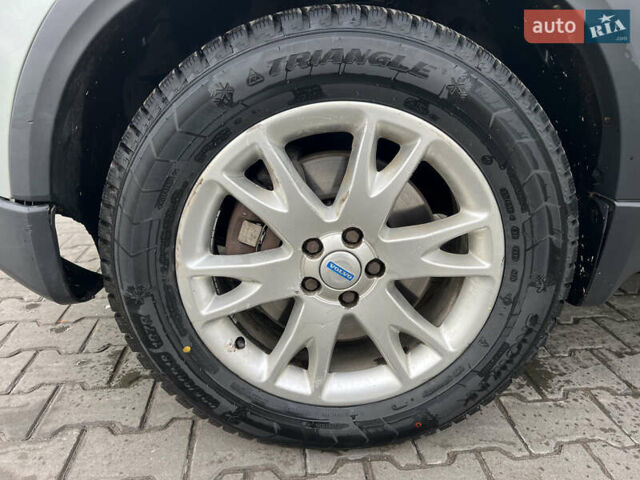 Серый Вольво ХС90, объемом двигателя 2.4 л и пробегом 250 тыс. км за 4200 $, фото 24 на Automoto.ua