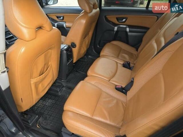 Серый Вольво ХС90, объемом двигателя 2.4 л и пробегом 273 тыс. км за 2650 $, фото 7 на Automoto.ua