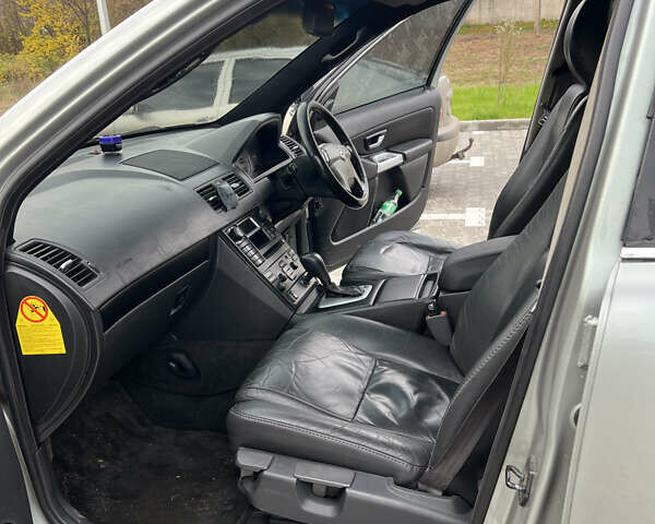 Серый Вольво ХС90, объемом двигателя 2.4 л и пробегом 250 тыс. км за 4200 $, фото 12 на Automoto.ua