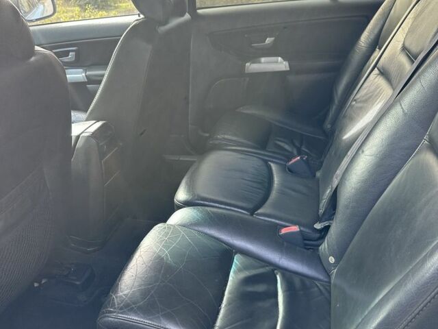 Серый Вольво ХС90, объемом двигателя 2.4 л и пробегом 351 тыс. км за 5100 $, фото 5 на Automoto.ua