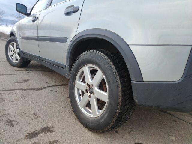 Серый Вольво ХС90, объемом двигателя 2.4 л и пробегом 275 тыс. км за 4200 $, фото 3 на Automoto.ua