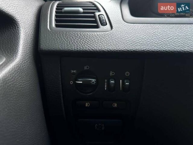 Серый Вольво ХС90, объемом двигателя 2.4 л и пробегом 311 тыс. км за 10490 $, фото 16 на Automoto.ua