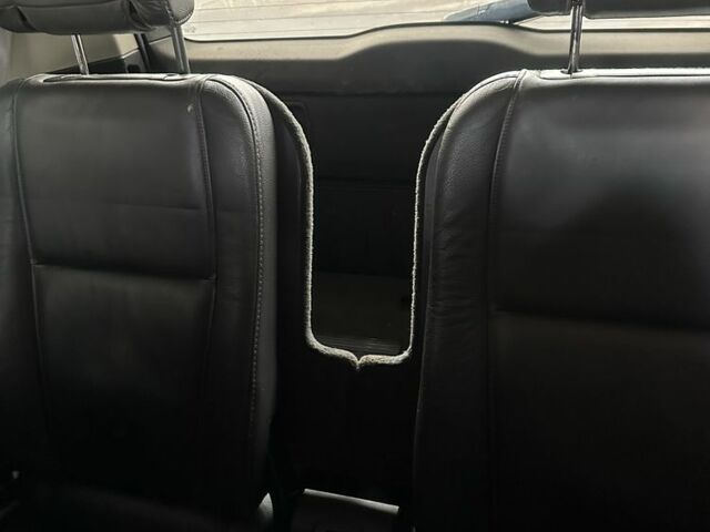 Серый Вольво ХС90, объемом двигателя 2.4 л и пробегом 351 тыс. км за 5100 $, фото 6 на Automoto.ua