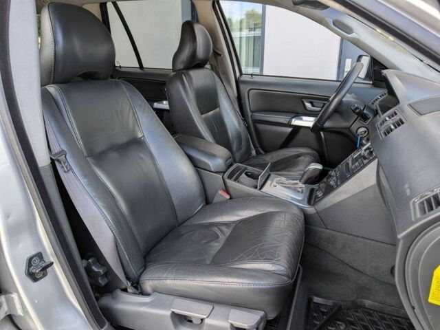 Серый Вольво ХС90, объемом двигателя 2.4 л и пробегом 216 тыс. км за 3600 $, фото 6 на Automoto.ua