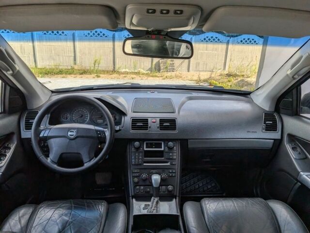 Серый Вольво ХС90, объемом двигателя 2.4 л и пробегом 216 тыс. км за 3600 $, фото 4 на Automoto.ua