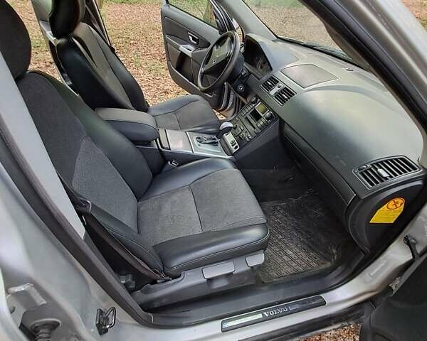 Серый Вольво ХС90, объемом двигателя 2.4 л и пробегом 320 тыс. км за 9400 $, фото 6 на Automoto.ua