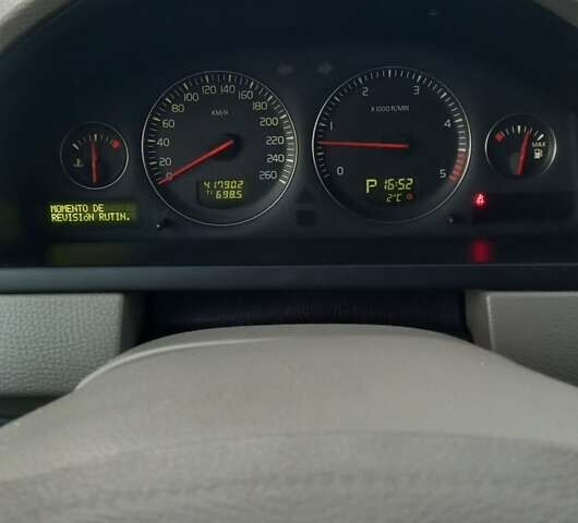 Серый Вольво ХС90, объемом двигателя 2.4 л и пробегом 417 тыс. км за 11000 $, фото 8 на Automoto.ua