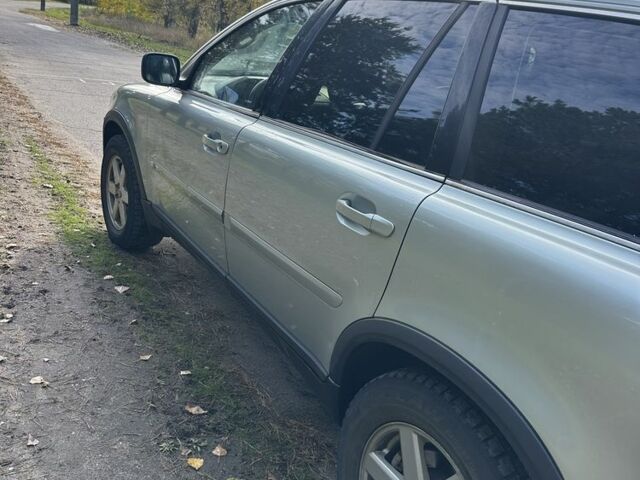 Серый Вольво ХС90, объемом двигателя 2.4 л и пробегом 350 тыс. км за 4800 $, фото 2 на Automoto.ua