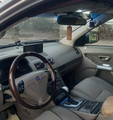 Серый Вольво ХС90, объемом двигателя 2.4 л и пробегом 417 тыс. км за 11000 $, фото 6 на Automoto.ua