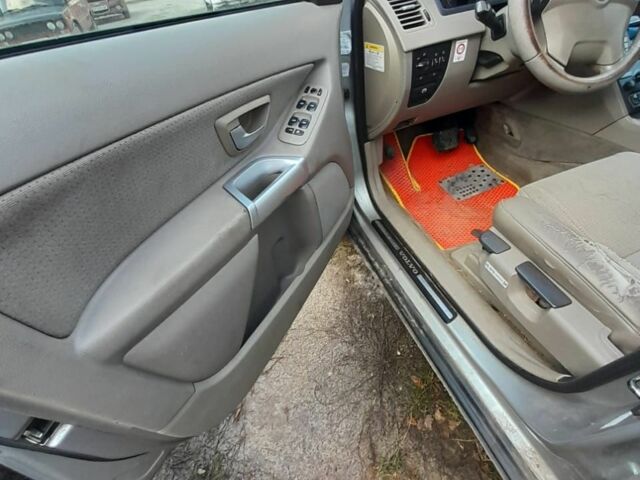 Серый Вольво ХС90, объемом двигателя 2.4 л и пробегом 385 тыс. км за 7000 $, фото 4 на Automoto.ua