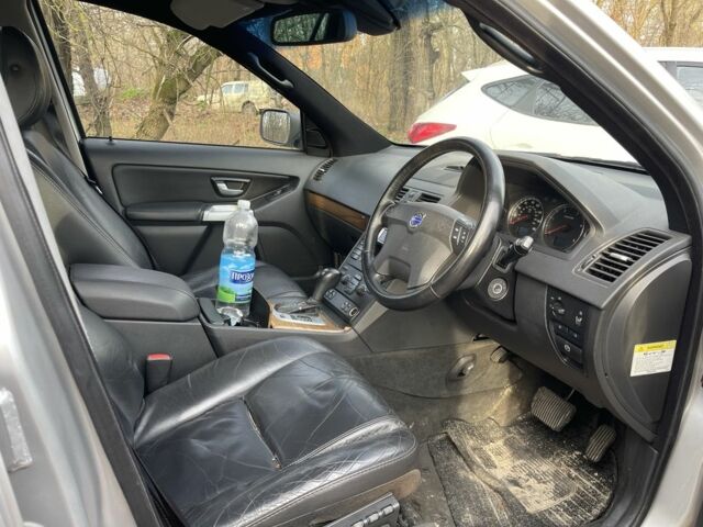 Серый Вольво ХС90, объемом двигателя 2.4 л и пробегом 210 тыс. км за 5500 $, фото 1 на Automoto.ua