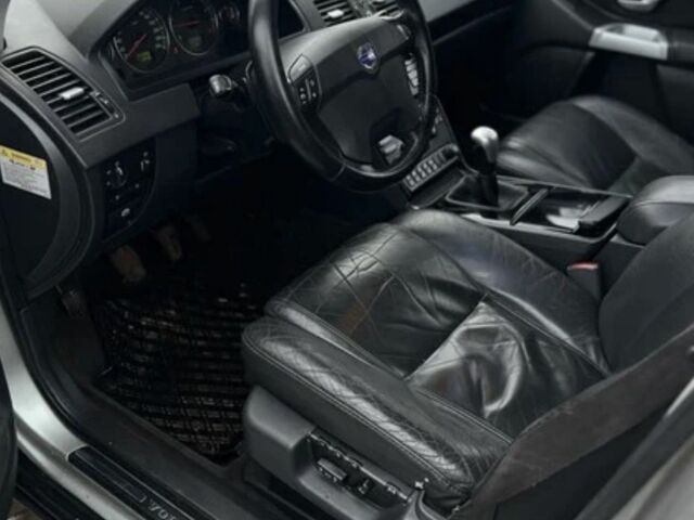 Серый Вольво ХС90, объемом двигателя 2.4 л и пробегом 249 тыс. км за 2610 $, фото 8 на Automoto.ua