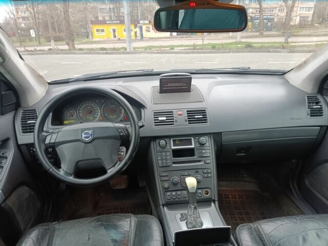 Сірий Вольво ХС90, об'ємом двигуна 2.4 л та пробігом 300 тис. км за 5200 $, фото 5 на Automoto.ua