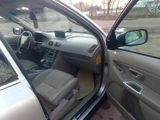 Серый Вольво ХС90, объемом двигателя 2.4 л и пробегом 417 тыс. км за 10500 $, фото 5 на Automoto.ua