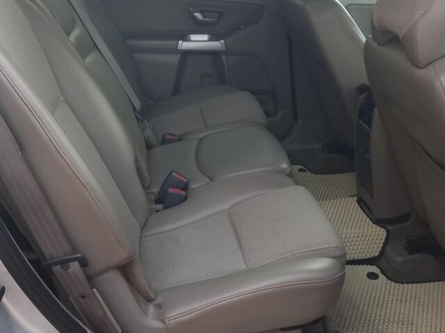 Серый Вольво ХС90, объемом двигателя 2.4 л и пробегом 417 тыс. км за 10500 $, фото 6 на Automoto.ua