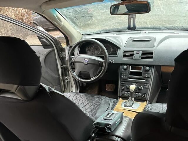 Серый Вольво ХС90, объемом двигателя 2.4 л и пробегом 350 тыс. км за 4800 $, фото 13 на Automoto.ua