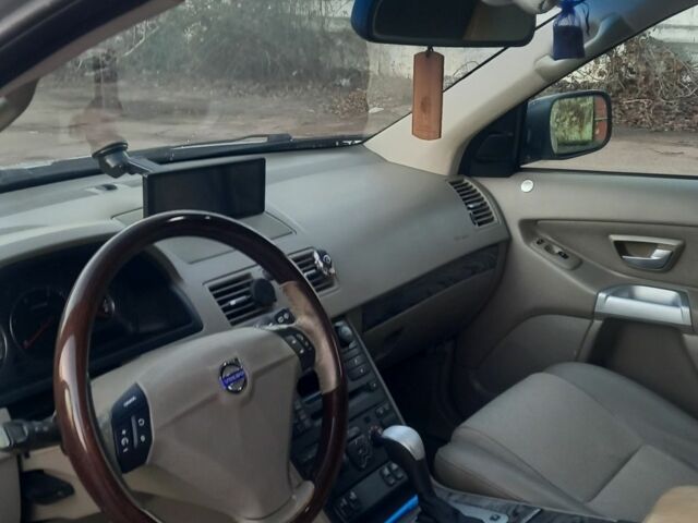 Серый Вольво ХС90, объемом двигателя 2.4 л и пробегом 417 тыс. км за 10500 $, фото 7 на Automoto.ua