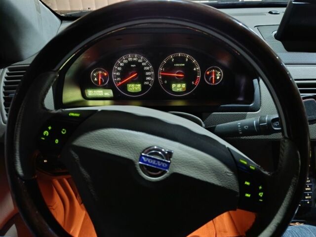 Вольво ХС90 2004 в Славуте на Automoto.ua Серый Вольво ХС90, объемом двигателя 2.4 л и пробегом 230 тыс. км за 6683 $, фото 4 на Automoto.ua