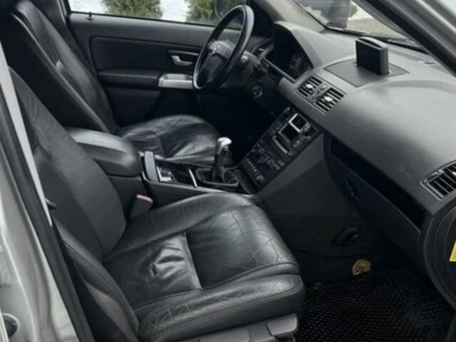 Серый Вольво ХС90, объемом двигателя 2.4 л и пробегом 249 тыс. км за 2610 $, фото 10 на Automoto.ua