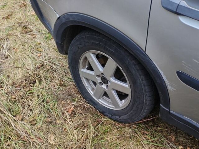 Сірий Вольво ХС90, об'ємом двигуна 2.4 л та пробігом 372 тис. км за 4800 $, фото 5 на Automoto.ua