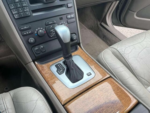 Вольво ХС90 2004 в Славуте на Automoto.ua Серый Вольво ХС90, объемом двигателя 2.4 л и пробегом 230 тыс. км за 6683 $, фото 3 на Automoto.ua