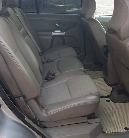 Серый Вольво ХС90, объемом двигателя 2.4 л и пробегом 417 тыс. км за 11000 $, фото 5 на Automoto.ua