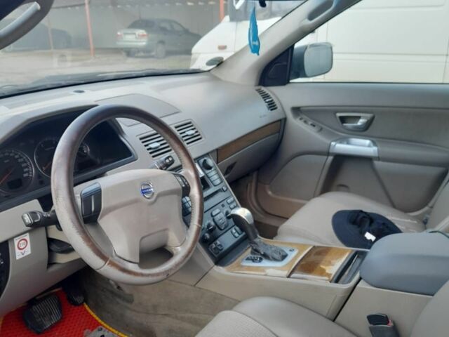 Серый Вольво ХС90, объемом двигателя 2.4 л и пробегом 385 тыс. км за 7000 $, фото 3 на Automoto.ua