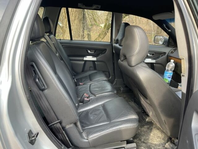 Серый Вольво ХС90, объемом двигателя 2.4 л и пробегом 210 тыс. км за 5500 $, фото 2 на Automoto.ua