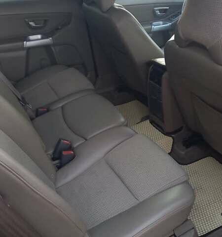 Серый Вольво ХС90, объемом двигателя 2.4 л и пробегом 417 тыс. км за 11000 $, фото 7 на Automoto.ua