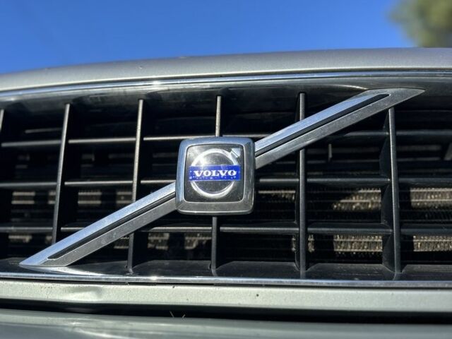 Серый Вольво ХС90, объемом двигателя 2.4 л и пробегом 350 тыс. км за 4800 $, фото 5 на Automoto.ua