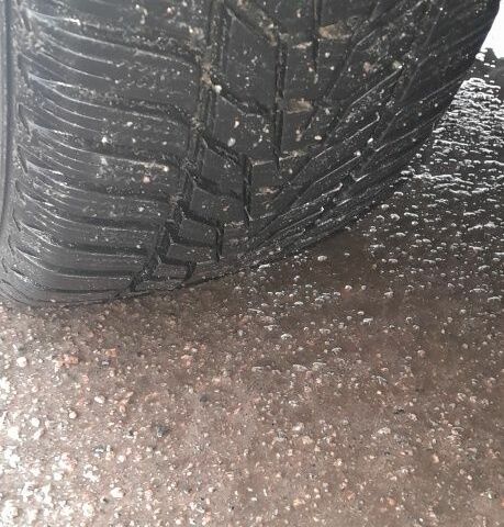 Серый Вольво ХС90, объемом двигателя 2.4 л и пробегом 200 тыс. км за 6062 $, фото 3 на Automoto.ua