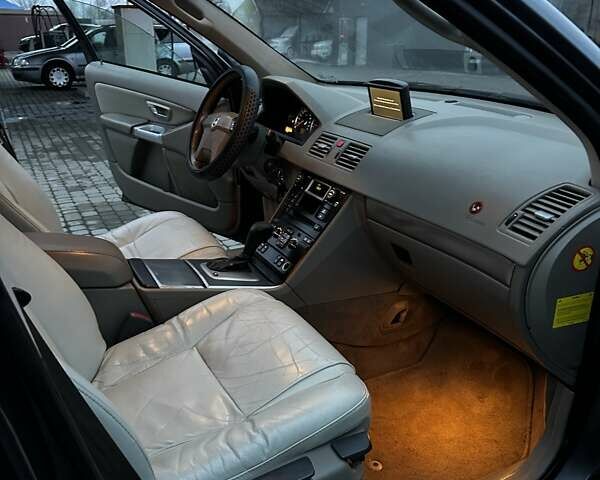 Серый Вольво ХС90, объемом двигателя 2.4 л и пробегом 402 тыс. км за 7500 $, фото 16 на Automoto.ua