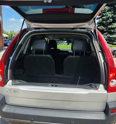 Серый Вольво ХС90, объемом двигателя 2.4 л и пробегом 400 тыс. км за 11000 $, фото 14 на Automoto.ua