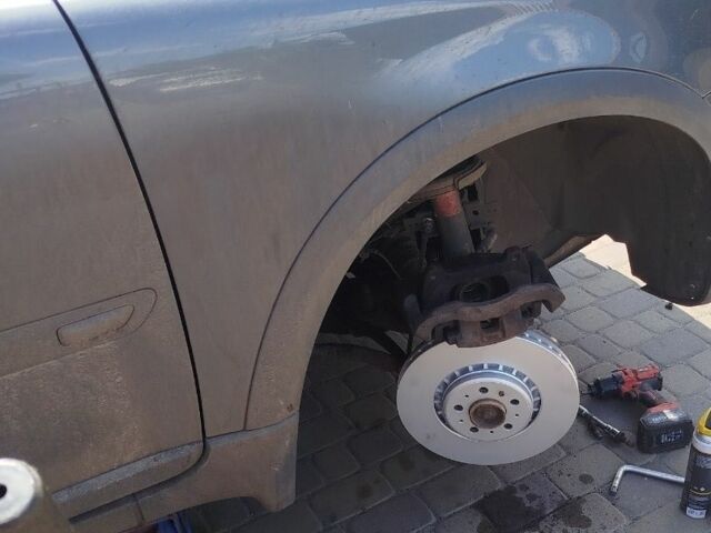 Сірий Вольво ХС90, об'ємом двигуна 0 л та пробігом 200 тис. км за 5700 $, фото 5 на Automoto.ua