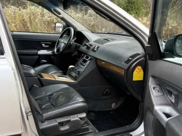 Серый Вольво ХС90, объемом двигателя 2.4 л и пробегом 220 тыс. км за 2845 $, фото 5 на Automoto.ua