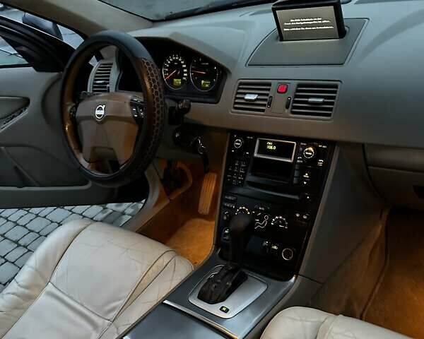 Серый Вольво ХС90, объемом двигателя 2.4 л и пробегом 402 тыс. км за 7500 $, фото 13 на Automoto.ua