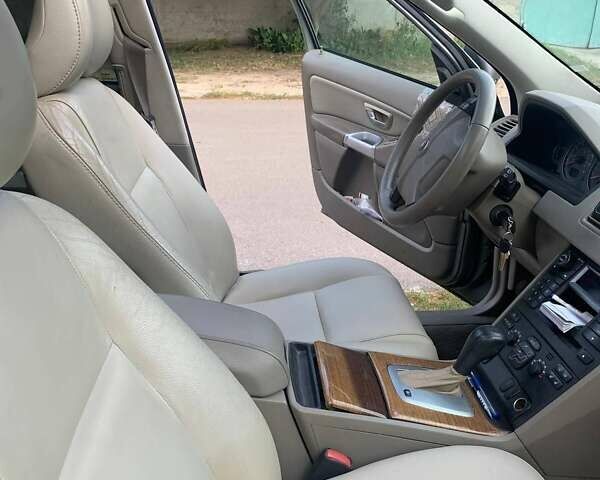 Серый Вольво ХС90, объемом двигателя 2.5 л и пробегом 230 тыс. км за 14200 $, фото 26 на Automoto.ua