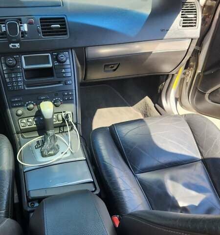 Серый Вольво ХС90, объемом двигателя 2.4 л и пробегом 400 тыс. км за 11000 $, фото 11 на Automoto.ua