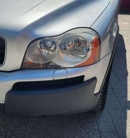 Серый Вольво ХС90, объемом двигателя 2.4 л и пробегом 400 тыс. км за 11000 $, фото 4 на Automoto.ua