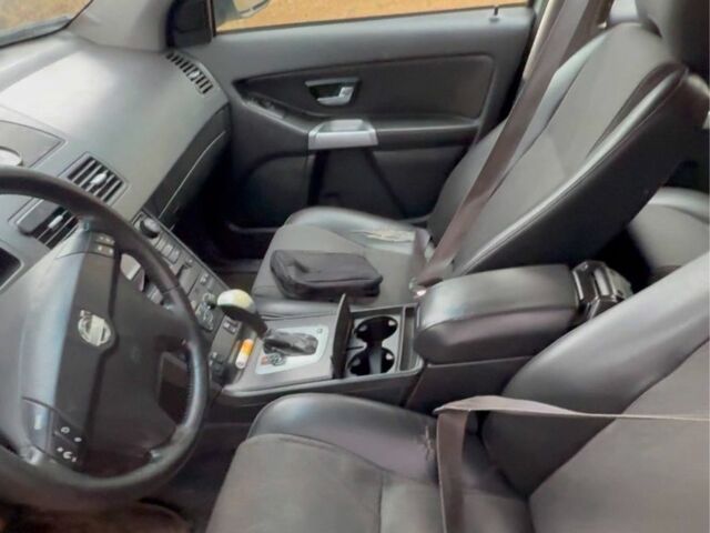 Серый Вольво ХС90, объемом двигателя 0 л и пробегом 350 тыс. км за 5150 $, фото 3 на Automoto.ua