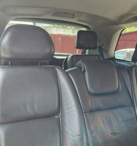 Серый Вольво ХС90, объемом двигателя 2.4 л и пробегом 400 тыс. км за 11000 $, фото 1 на Automoto.ua