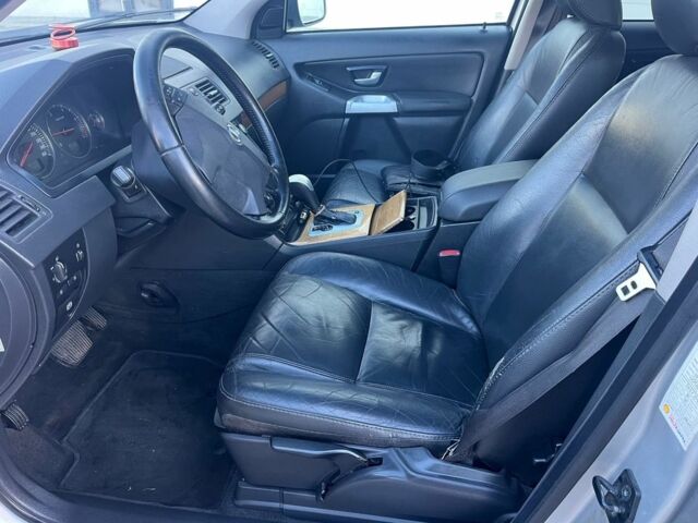 Сірий Вольво ХС90, об'ємом двигуна 2.4 л та пробігом 320 тис. км за 5600 $, фото 5 на Automoto.ua