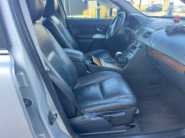 Сірий Вольво ХС90, об'ємом двигуна 2.4 л та пробігом 320 тис. км за 5600 $, фото 6 на Automoto.ua