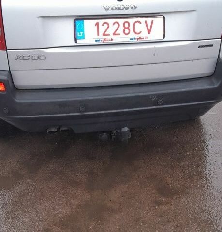 Серый Вольво ХС90, объемом двигателя 2.4 л и пробегом 200 тыс. км за 6062 $, фото 6 на Automoto.ua