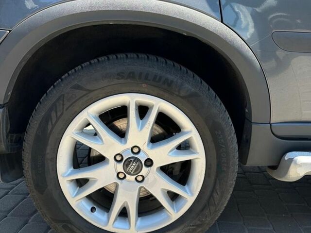 Серый Вольво ХС90, объемом двигателя 2.4 л и пробегом 280 тыс. км за 5800 $, фото 3 на Automoto.ua