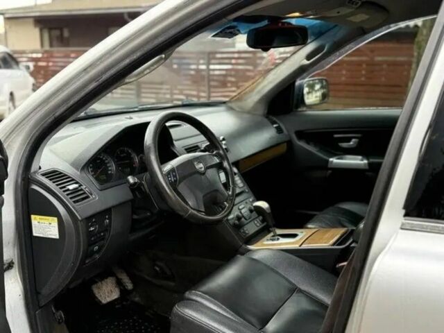 Серый Вольво ХС90, объемом двигателя 2.4 л и пробегом 220 тыс. км за 2845 $, фото 4 на Automoto.ua